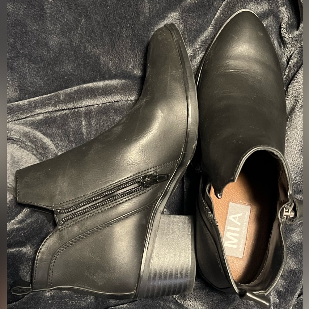 Womens black ankles booties